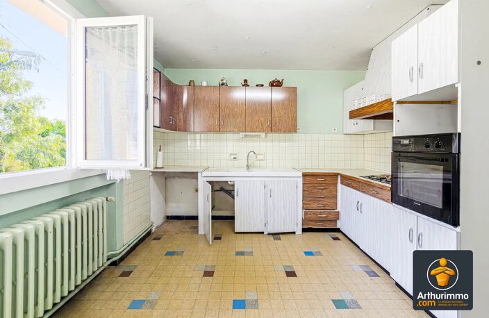 « Maison de village familiale avec terrasse, véranda, combles aménageables et double garage » — photo 5