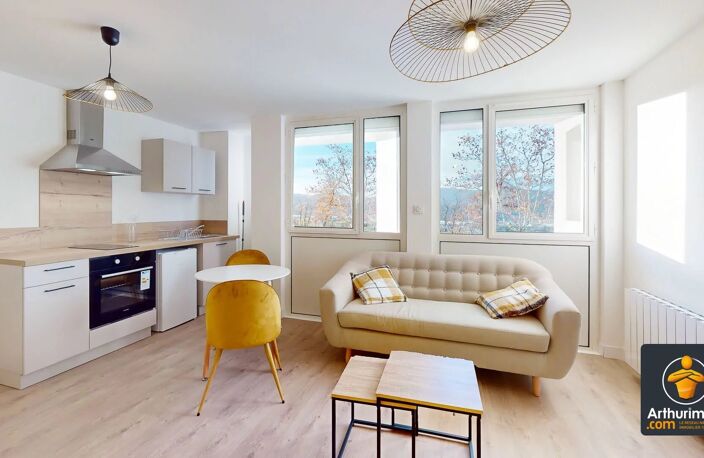 Appartement 2 pièces de 37 m² entièrement rénové avec vue dégagée. — photo 2