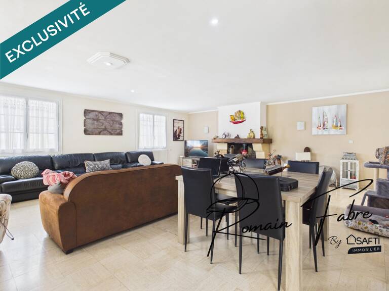 Immeuble de 630m2 comprenant un ensemble de locaux commerciaux de 360m2 ainsi qu'une maison avec 6 chambres — photo 1