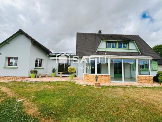 Maison sur sous-sol avec double garages et garage camping car — photo du bien