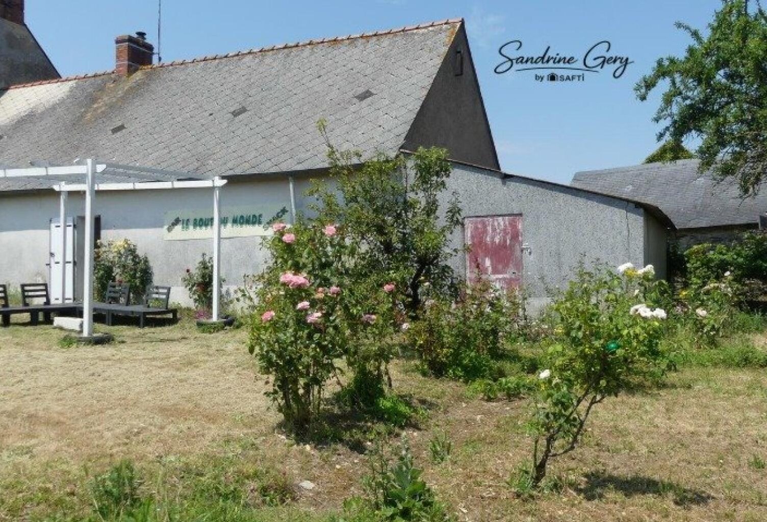 Au calme, découvrez cette maison avec jardin, garage et grenier aménageable offrant un beau potentiel d'évolution. — photo 1