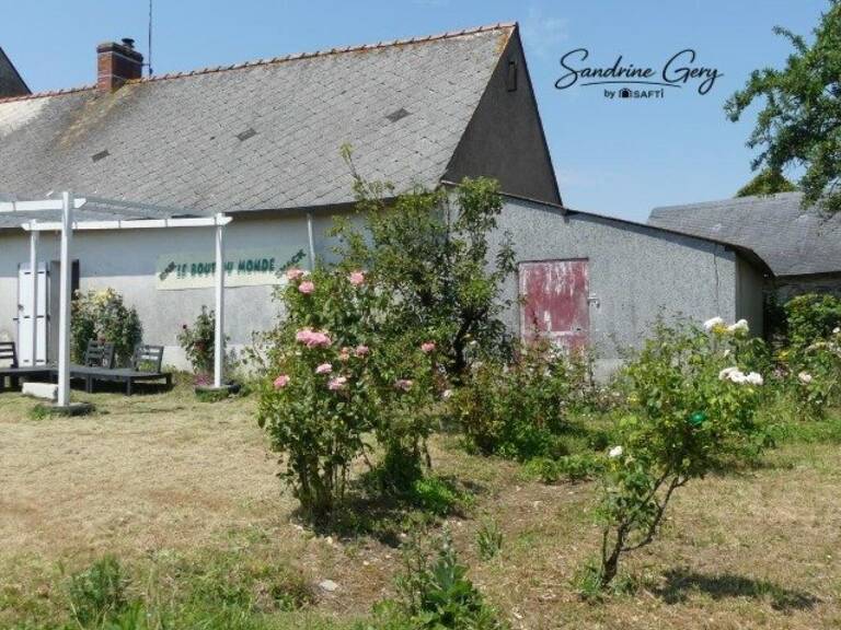 Au calme, découvrez cette maison avec jardin, garage et grenier aménageable offrant un beau potentiel d'évolution. — photo 1