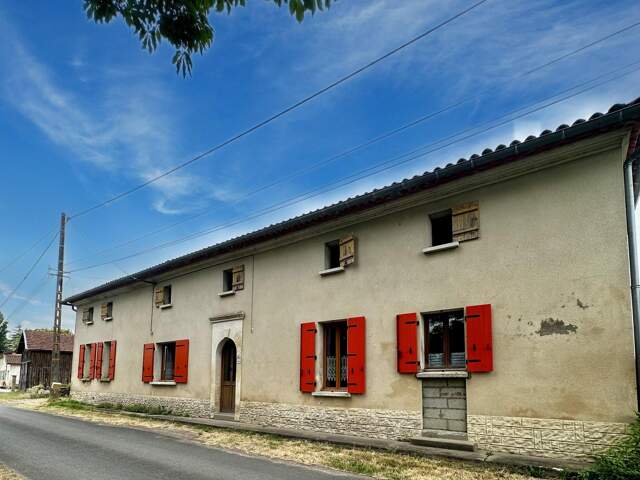 Maison en pierre à la campagne — photo du bien