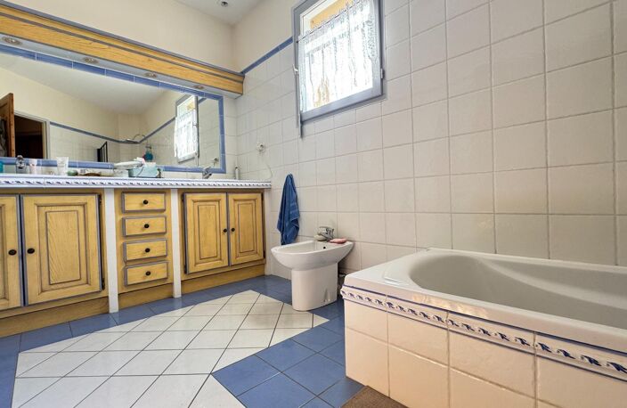 Maison Vue Ardèche, piscine, terrain constructible — photo 5