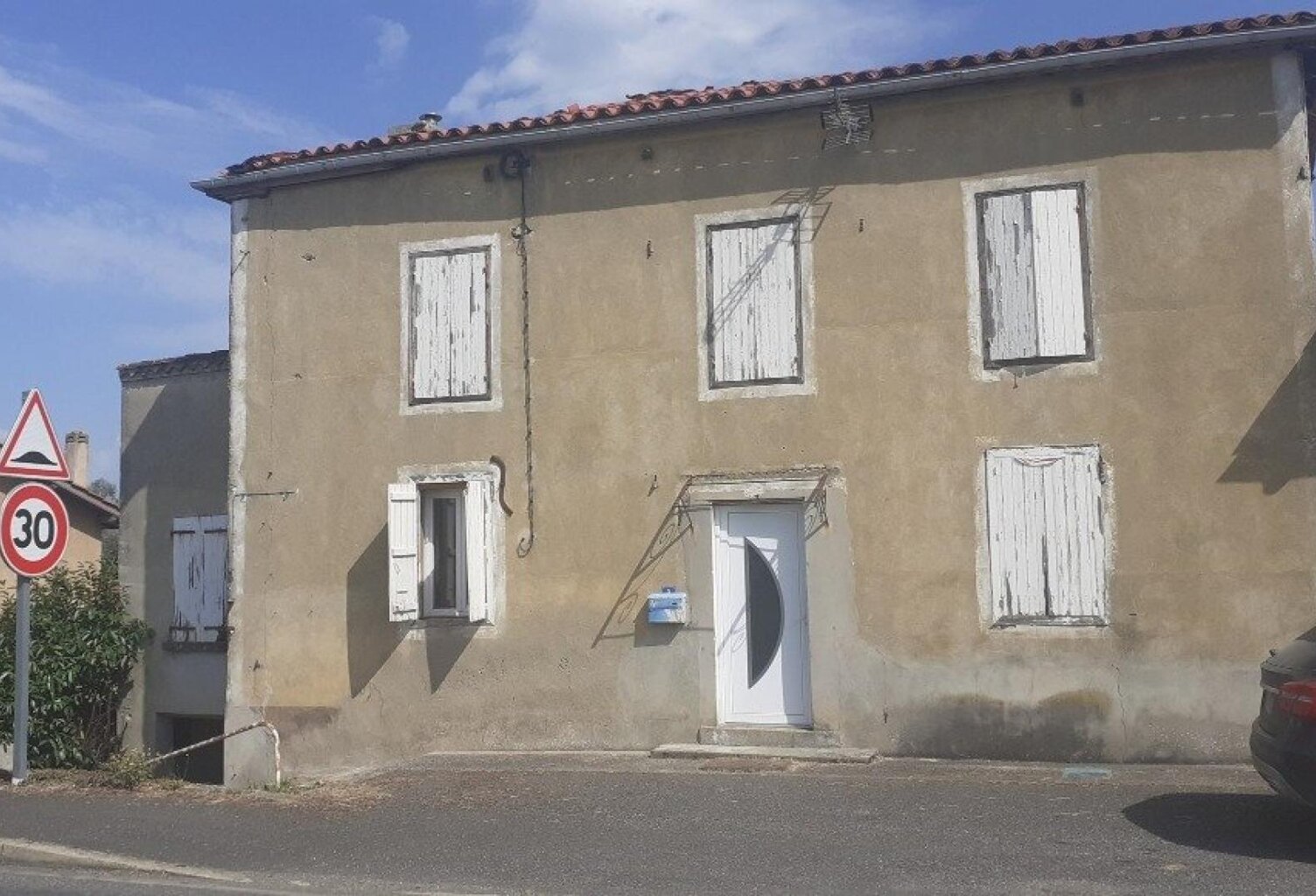 Maison de ville de 150 m² a finir de rénover, cuisine, salon, 4 chambres — photo 1