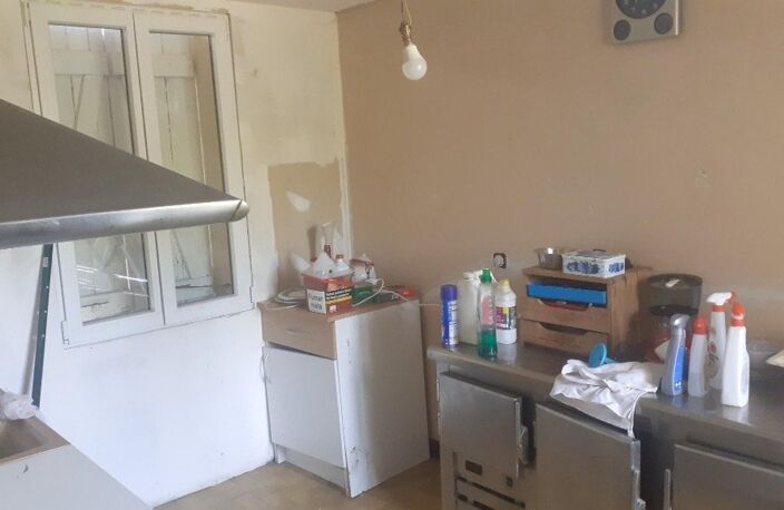 Maison de ville de 150 m² a finir de rénover, cuisine, salon, 4 chambres — photo 2