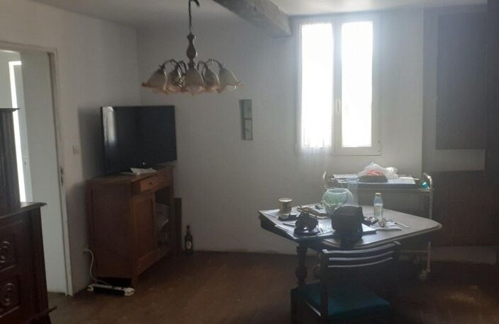 Maison de ville de 150 m² a finir de rénover, cuisine, salon, 4 chambres — photo 3