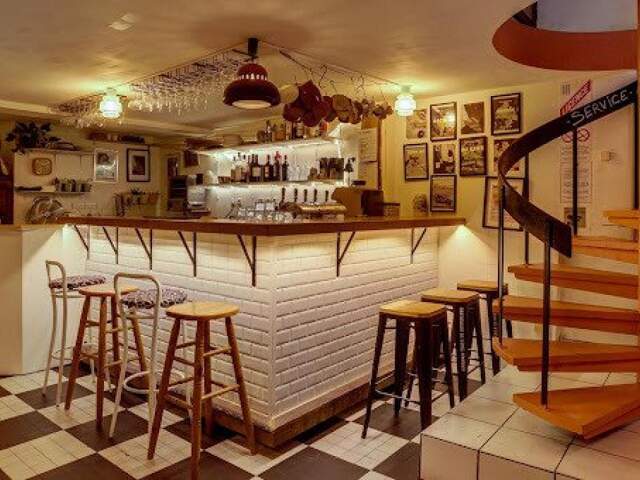 Bar et Restaurant midi et soir — photo du bien