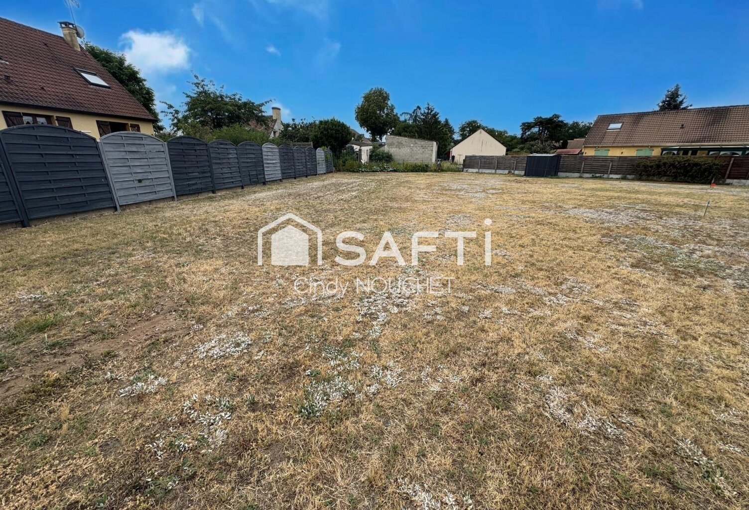 Un terrain constructible et viabilisé, libre de tout constructeur. — photo 1