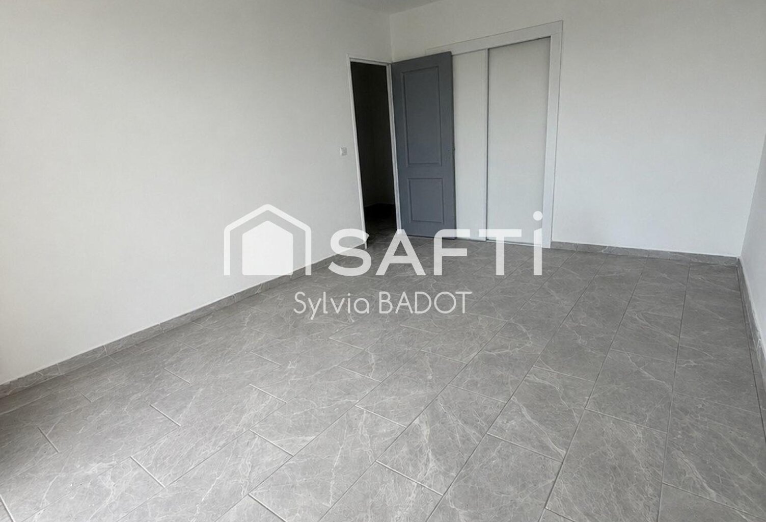 EXCLUSIVITE TOULON STE MUSSE APPARTEMENT T2 + CAVE + PARKING — photo 1