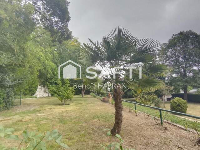 Terrain constructible de 676m2 — photo du bien