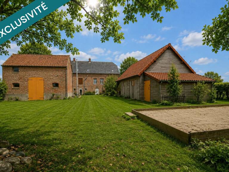 Ensemble de batis avec 431 m2 habitables, 15 chambres, 6 salles d'eau, dépendances 30m2 et 43 m2, 1455 m2 de parcelle! — photo 1