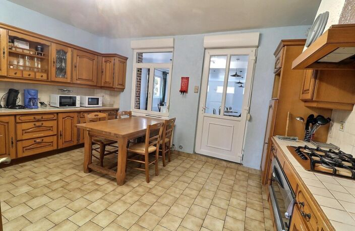 Ensemble de batis avec 431 m2 habitables, 15 chambres, 6 salles d'eau, dépendances 30m2 et 43 m2, 1455 m2 de parcelle! — photo 5
