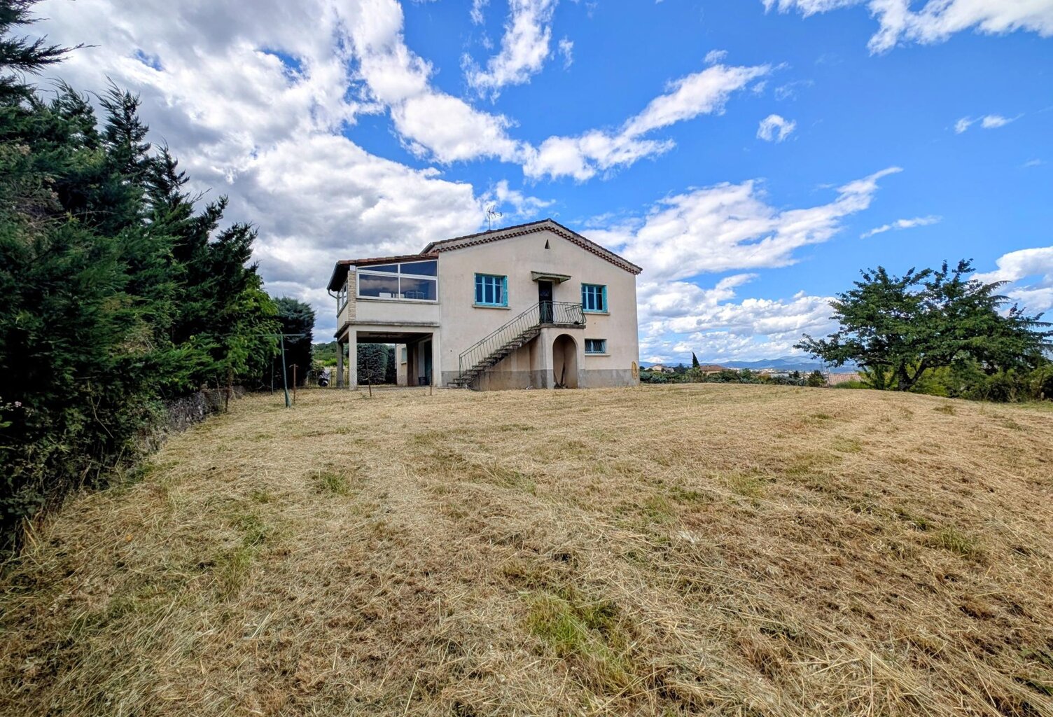 Maison à renover au coeur de Lachapelle sous aubenas avec terrain constructible. — photo 1