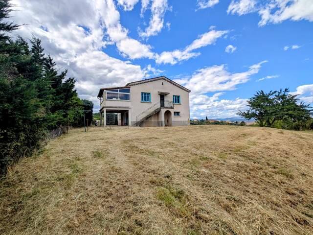 Maison à renover au coeur de Lachapelle sous aubenas avec terrain constructible. — photo du bien