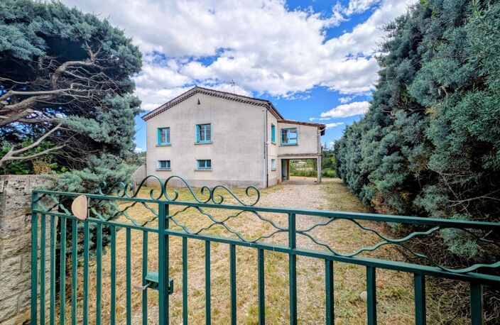 Maison à renover au coeur de Lachapelle sous aubenas avec terrain constructible. — photo 2