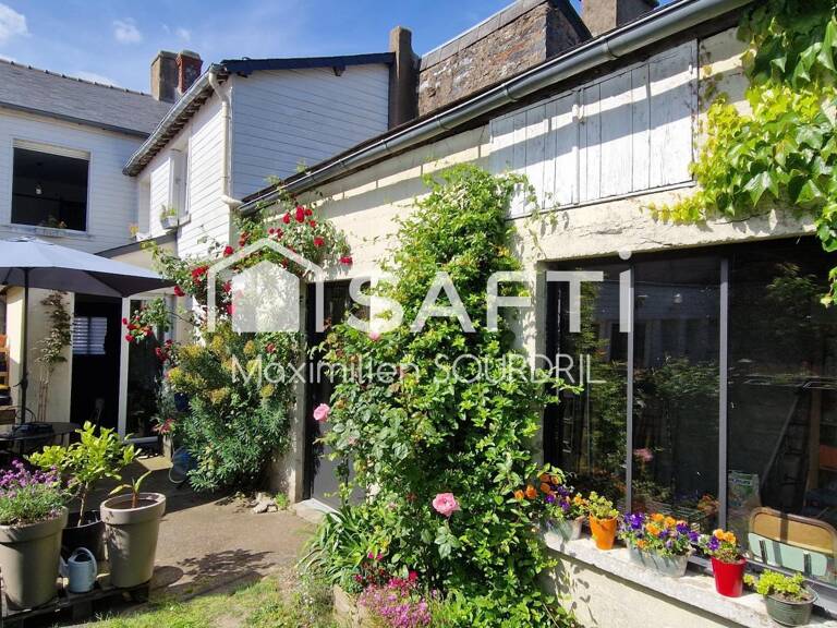 Maison centre-ville avec dépendance et jardin. — photo 1