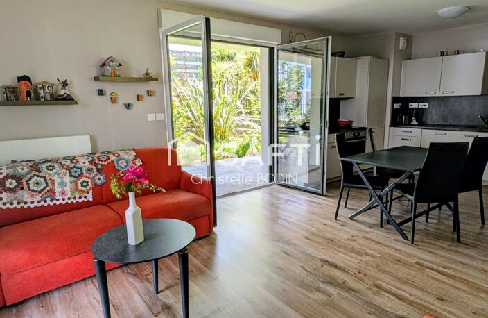 RARE LA ROCHELLE  À SEULEMENT 10 MINUTES A PIED DU CENTRE-VILLE ET DU MARCHÉ CENTRAL   T3 RÉCENT AVEC JARDIN PRIVATIF DANS RESIDENCE CALME ET SECURISEE — photo 2