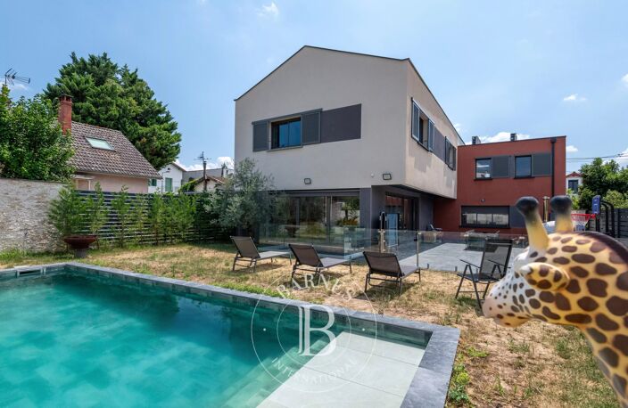 Maison contemporaine d'environ 380 m² habitables - Préstations haut de gamme -  8 chambres - Cinéma - Piscine - Terrain — photo 2