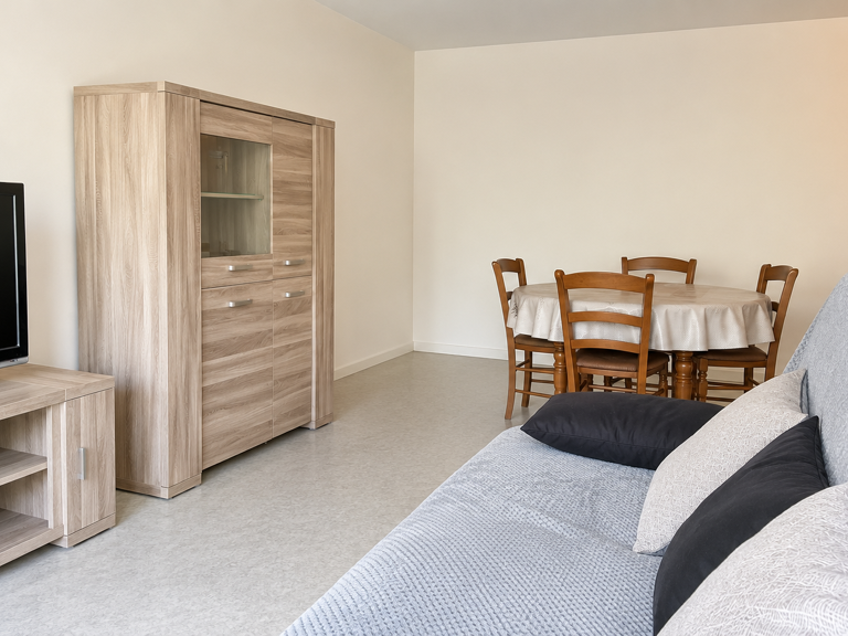 DEPT Yvelines (78) Flins sur Seine Studio 32M2 rez de jardin — photo 1