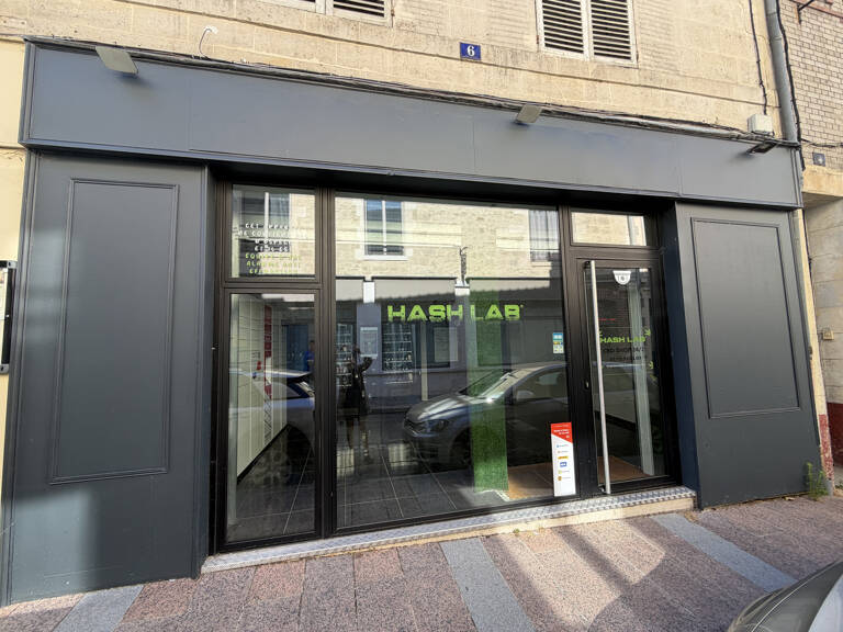 LOCAL COMMERCIAL AVEC MURS — photo 1