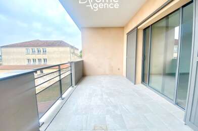 Appartement 3 pièces 910 €