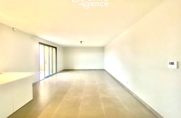 T3 — photo 3