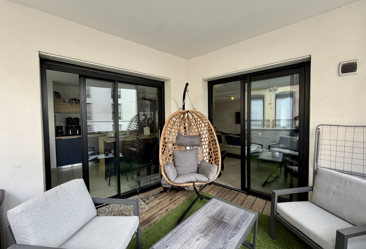 F3 avec terrasse - Prox Liberation/  Place Jean Moulin — photo 1