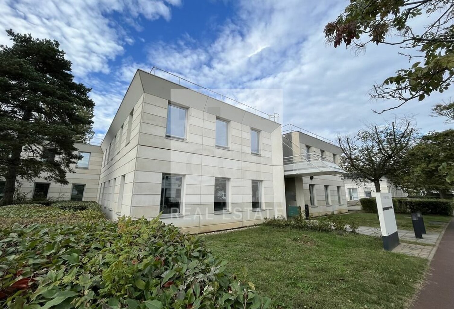 BUREAUX à LOUER — photo 1