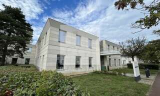 Bureau  229 m² à louer à Bron (69500)