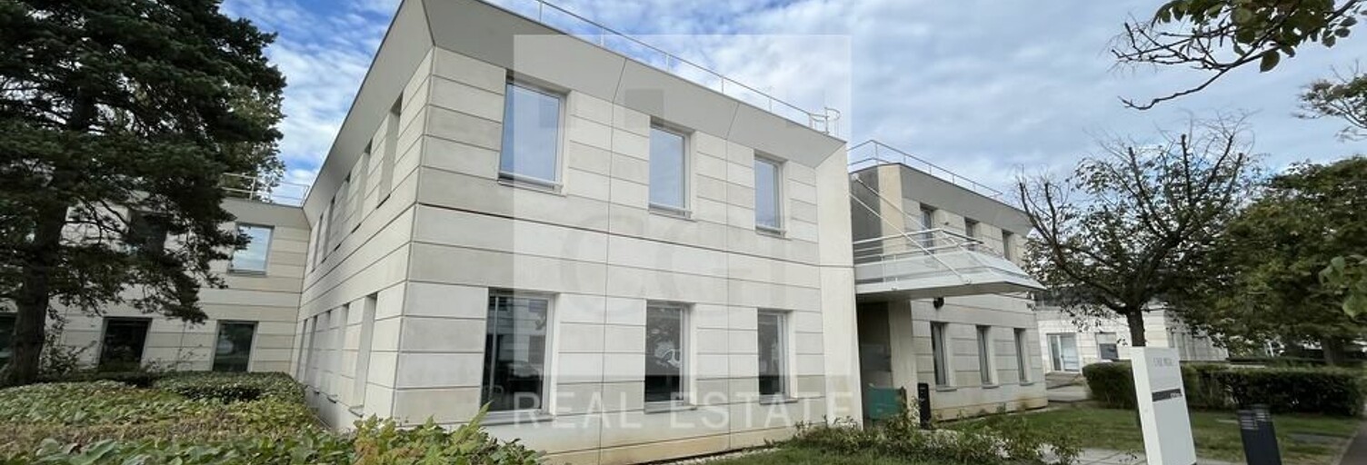 Bureau  229 m² à louer à Bron (69500)