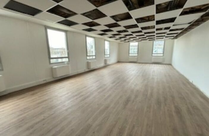 BUREAUX à LOUER — photo 2