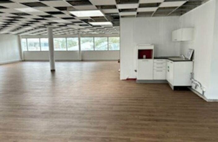 BUREAUX à LOUER — photo 4
