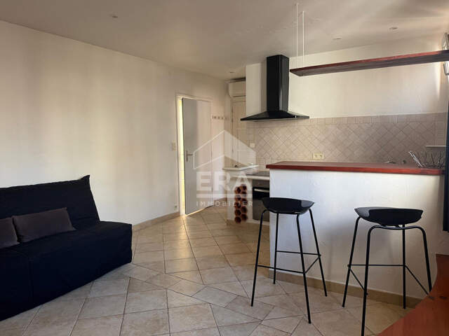 STUDIO DERNIER ETAGE CAGNES CENTRE — photo du bien