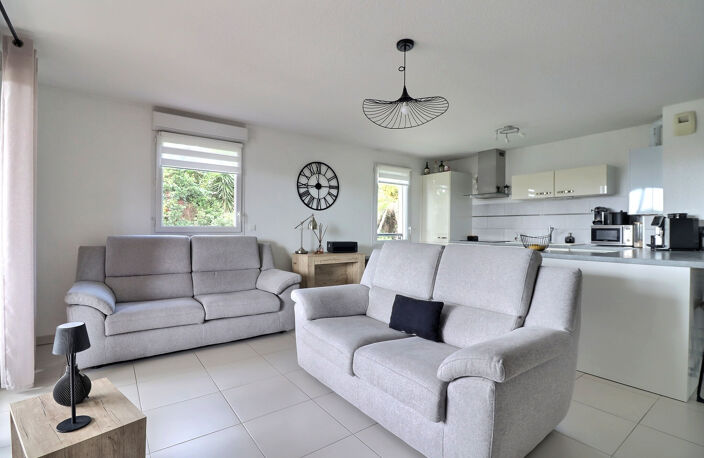 VENTE EN EXCLUSIVITE - FREJUS - APPARTEMENT 4 PIECES 76M2 DANS UNE RESIDENCE AVEC PISCINE — photo 2