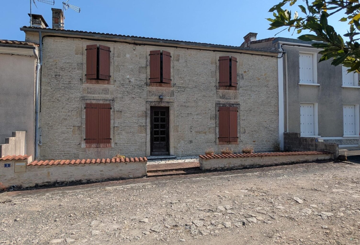 GRANDE MAISON A RÉNOVER AVEC JARDIN - ENVIRONNEMENT CALME — photo 1