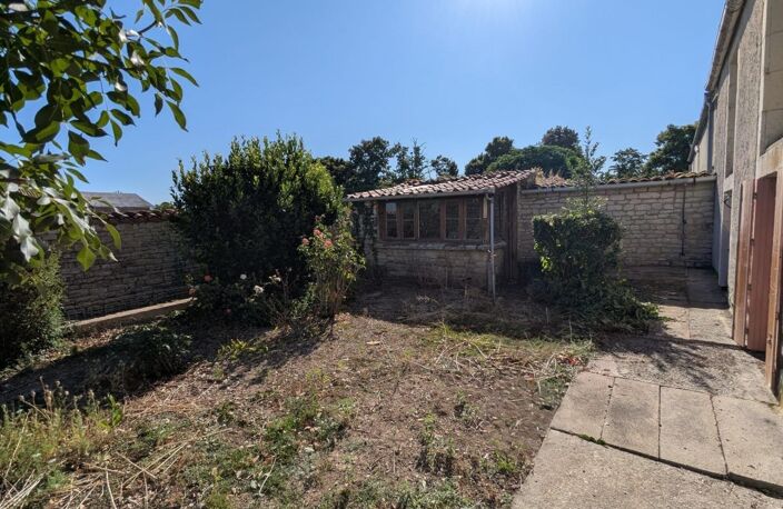 GRANDE MAISON A RÉNOVER AVEC JARDIN - ENVIRONNEMENT CALME — photo 2