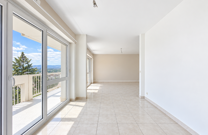 Tassin — résidence avec piscine, T4 au 8ᵉ étage, balcon et vue dégagée — photo 4