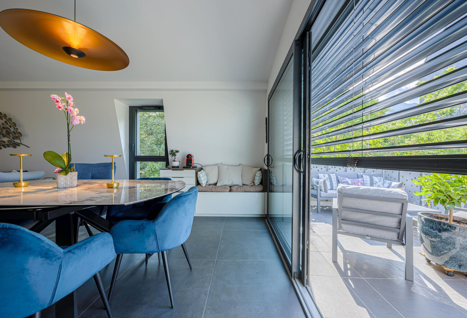 Aix centre, Type 3 en attique avec garage — photo 1
