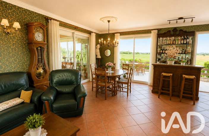 Vente Maison/villa 8 pièces — photo 2