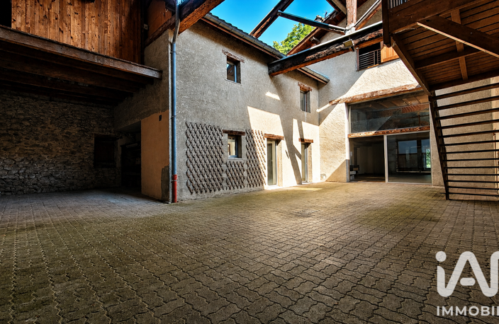 Vente Maison/villa 10 pièces — photo 2