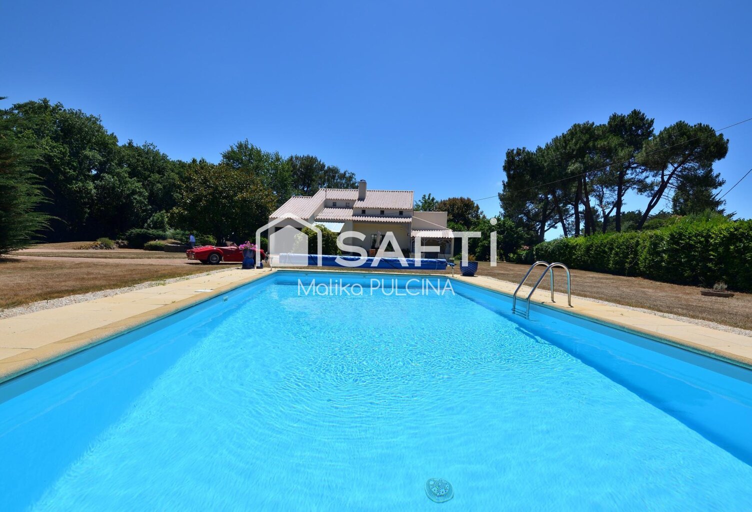 Villa rénovée, parc de 8 900 m² et piscine — photo 1
