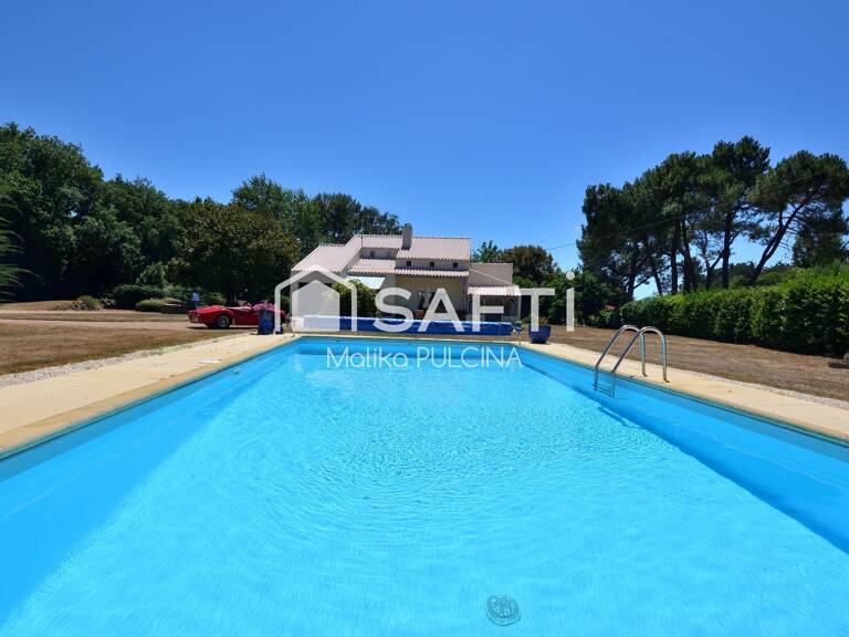 Villa rénovée, parc de 8 900 m² et piscine — photo 1