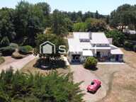 Villa rénovée, parc de 8 900 m² et piscine — photo 2