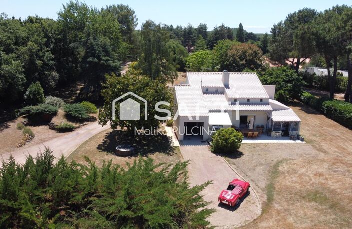 Villa rénovée, parc de 8 900 m² et piscine — photo 2