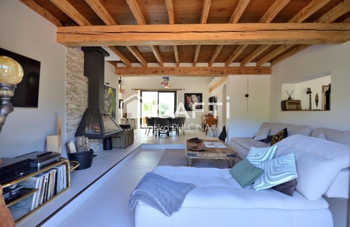 Villa rénovée, parc de 8 900 m² et piscine — photo 4