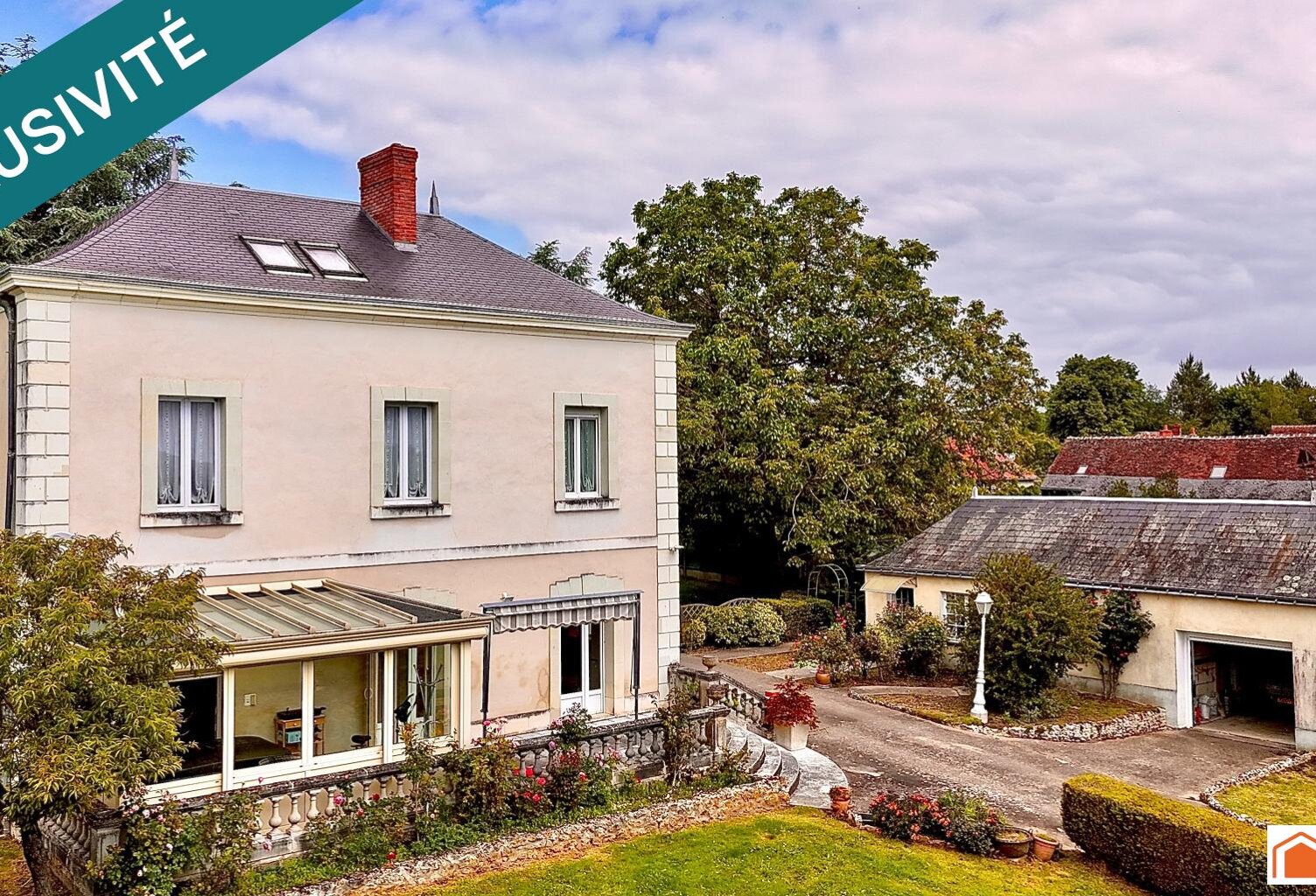 Presbytère : Un bien rare au charme intemporel — photo 1