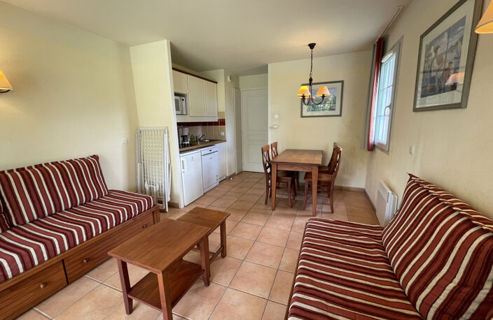 Appartement T2 dans un parc résidentiel entouré de verdure, à proximité immédiate de St J P Port. — photo 3