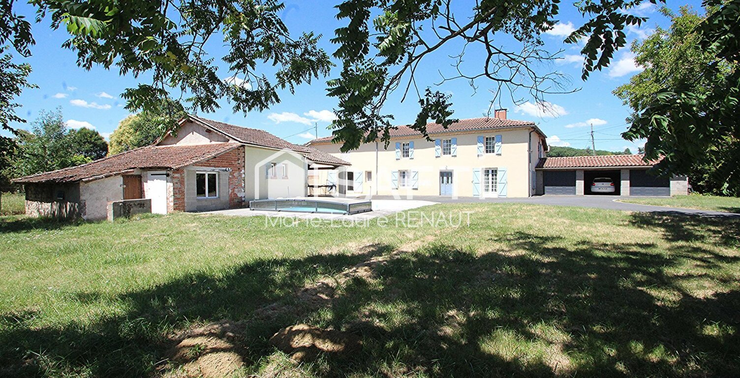 Maison ancienne avec piscine et terrain plat, grand garage et dépendances — photo 1
