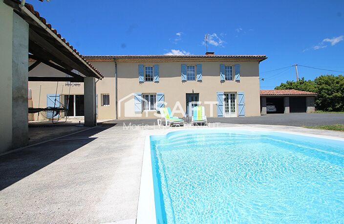 Maison ancienne avec piscine et terrain plat, grand garage et dépendances — photo 3